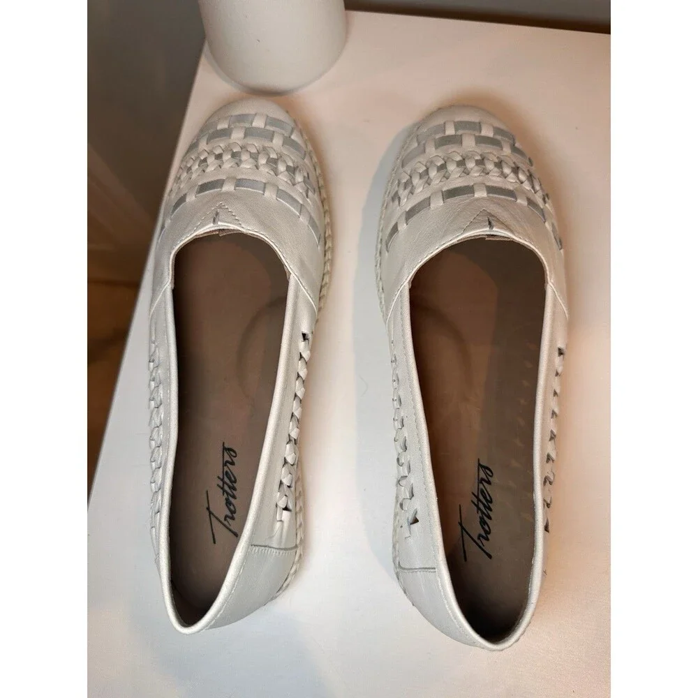 Trotters Liz White Woven Leather Slip On Comfort Flats Loafers Womens Size 8.5W